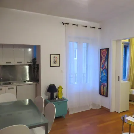 Apartment Moments From & Centre Old Town Split